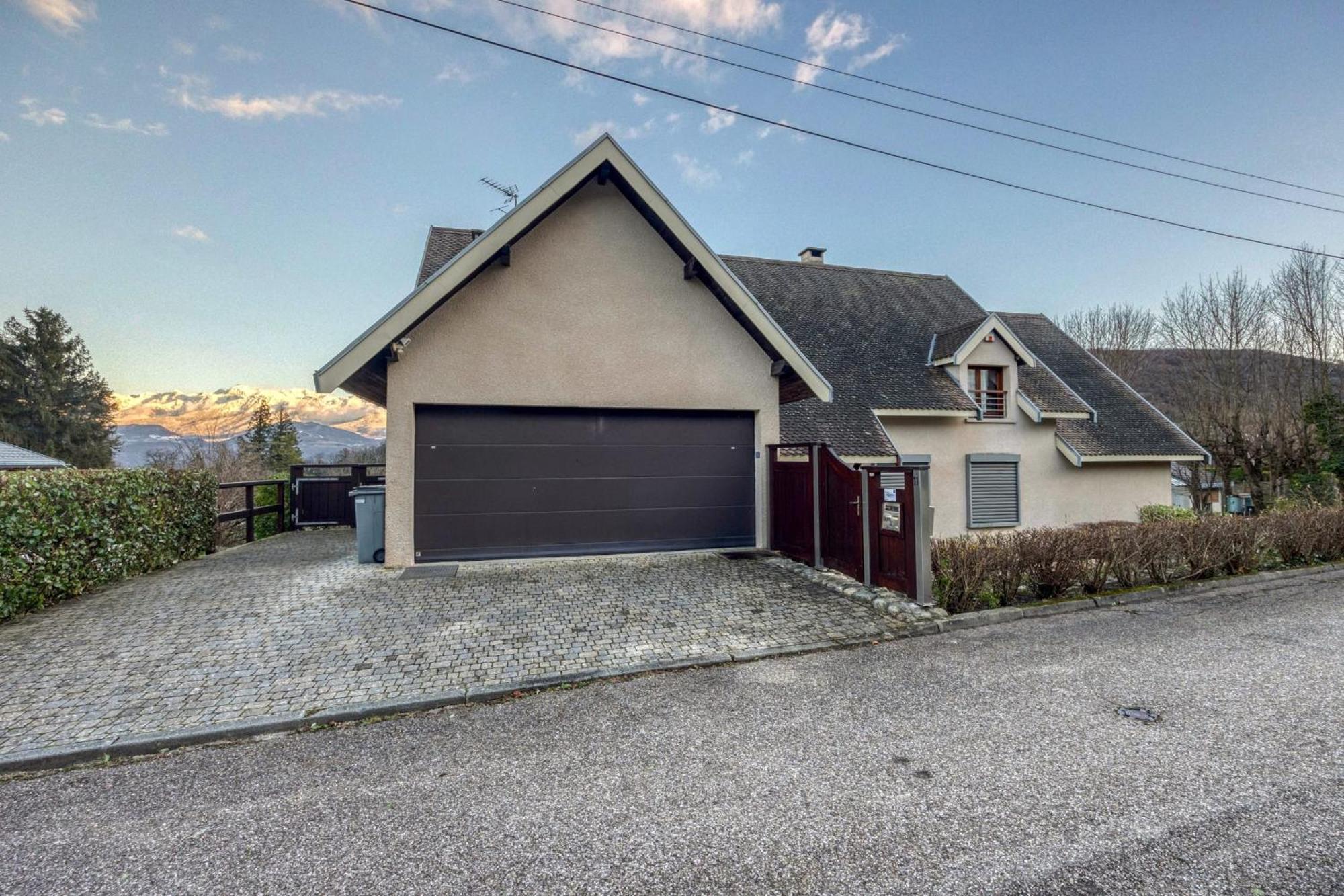 #Hp La Maison Des Lilas Large Family House Sleeps 12 Garden Seyssins Luaran gambar