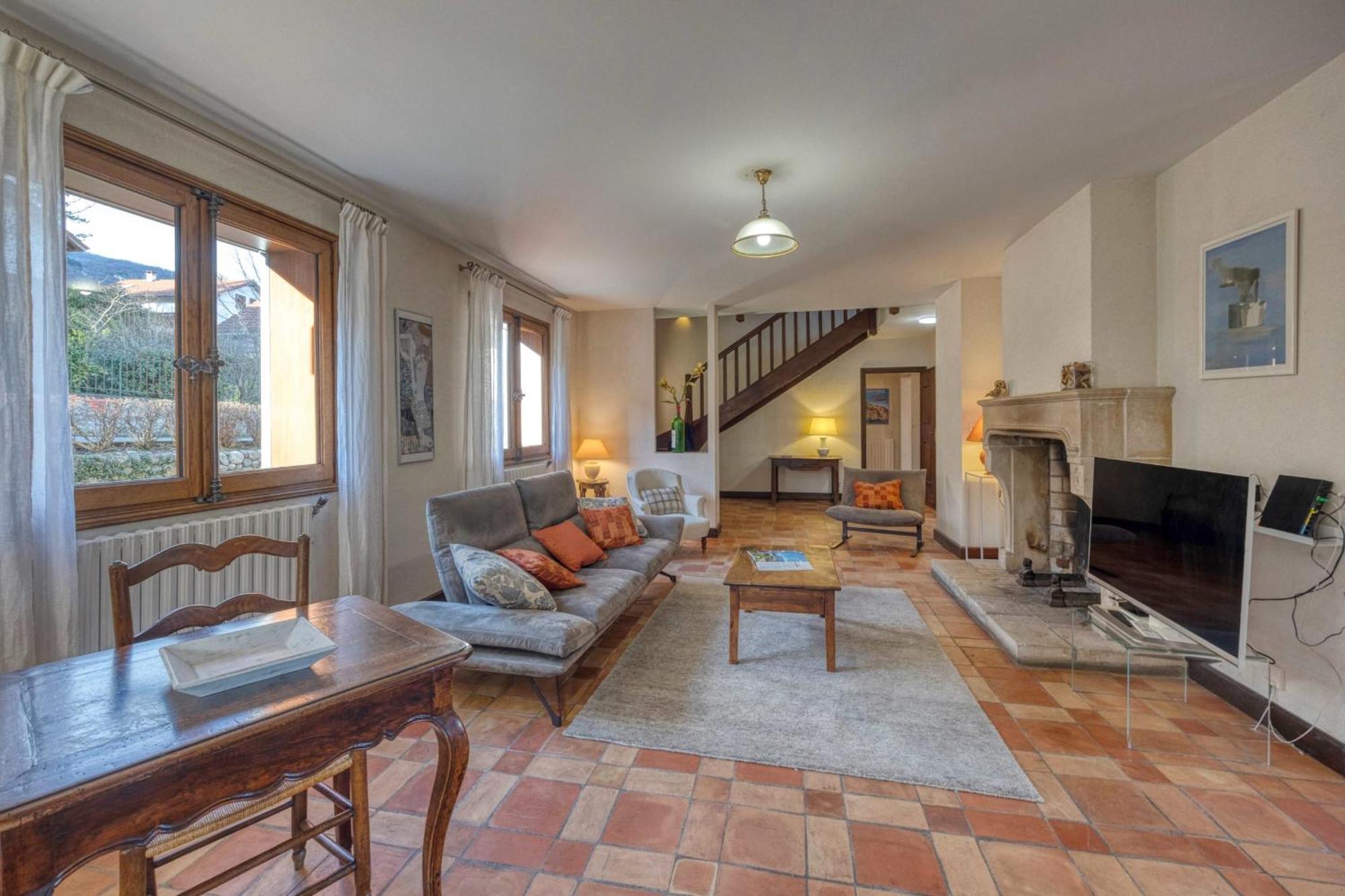 #Hp La Maison Des Lilas Large Family House Sleeps 12 Garden Seyssins Luaran gambar